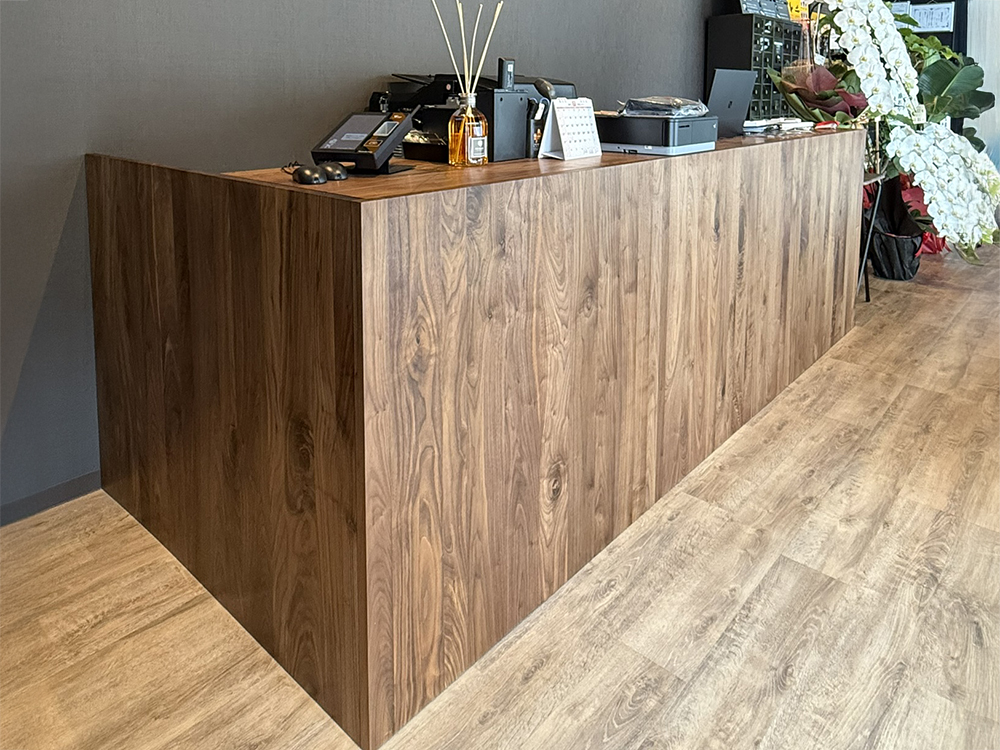 新店ＯＰＥＮのスポーツジムに造作家具をおつくりしました。