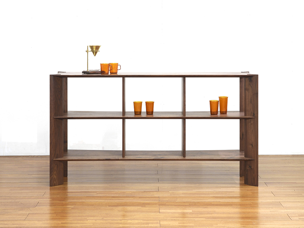 細かな意匠がすばらしい「BOW＝船主」という名の美しいシェルフ